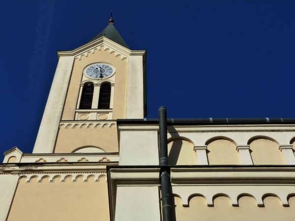 Cost of Church Gutter Installation in Cabot