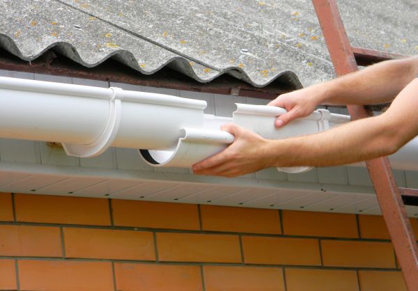 Cost of Gutter Hanging in Cabot